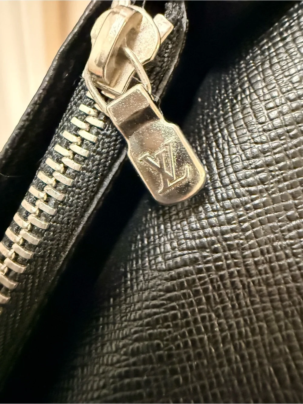 *Authentic* Men’s Louis Vuitton - Damier Graphite Long Bifold Wallet